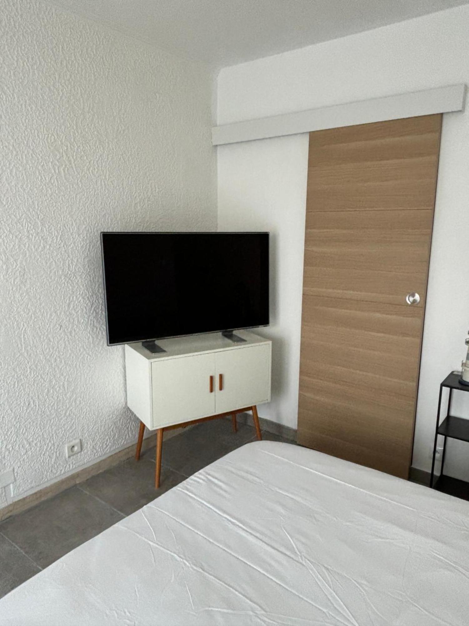 Studio Spacieux Avec Patio En Centre Ville Cavalaire-sur-Mer Exterior foto